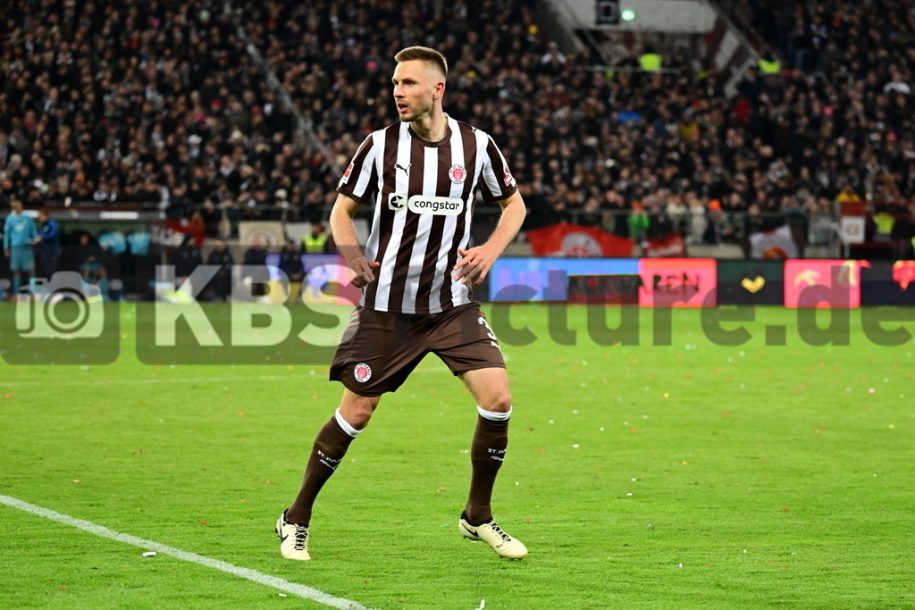 KBS Picture_FCStPauli-Hoffenheim_033 | Mets Karol (St.Pauli) ,Sportplatz :  Millerntor Stadion, - Realisiert mit Pictrs.com