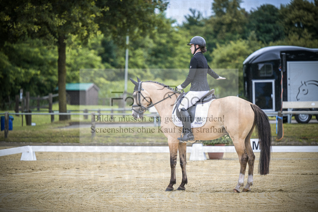 DOS_5676 | Entdecke hochwertige Reitturnierfotos von Foto Oger. Professionell, emotional und authentisch – jetzt Lieblingsmomente im Shop bestellen.Deutschlandweite Turnierfotografie. - Realisiert mit Pictrs.com