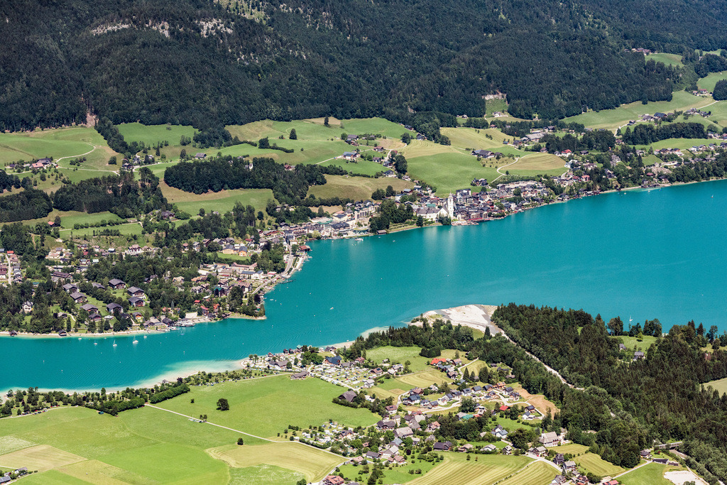 dr__0010199.jpg | SANKT WOLFGANG IM SALZKAMMERGUT 05.07.2017 Dorfkern an den See- Uferbereichen des Wolfgangsees in Sankt Wolfgang im Salzkammergut in Oberösterreich, Österreich. // Village on the lake bank areas of Wolfgangsees in Sankt Wolfgang im Salzkammergut in Oberoesterreich, Austria. Foto: Daniel Reiter