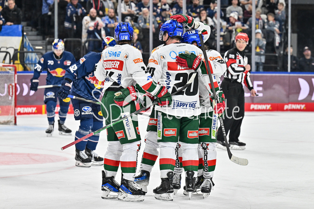 EHC RB München - Augsburger Panther | Jubel der Panther nach dem Treffer zum 3-2 durch Cody KUNYK (Augsburger Panther #20) / Freude / Happy / tor / Torschuetze / DEL: EHC RB Muenchen - Augsburger Panther, SAP Garden am 23.11.2024