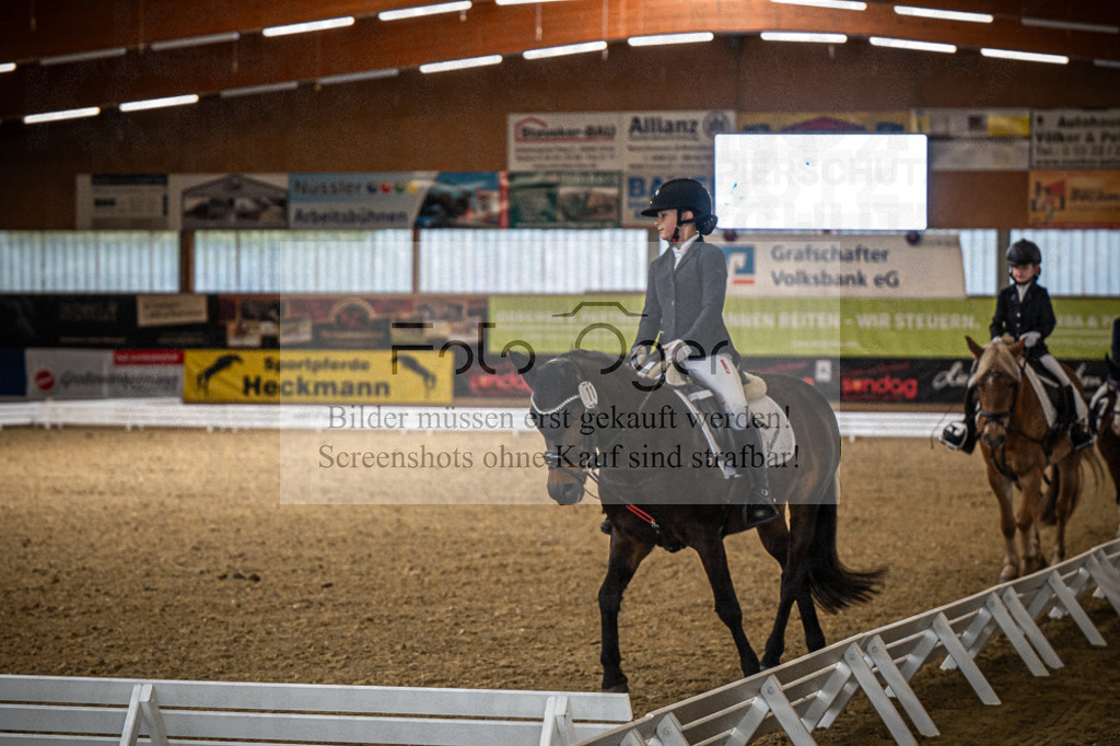 DOS_0422 | Entdecke hochwertige Reitturnierfotos von Foto Oger. Professionell, emotional und authentisch – jetzt Lieblingsmomente im Shop bestellen.Deutschlandweite Turnierfotografie. - Realisiert mit Pictrs.com