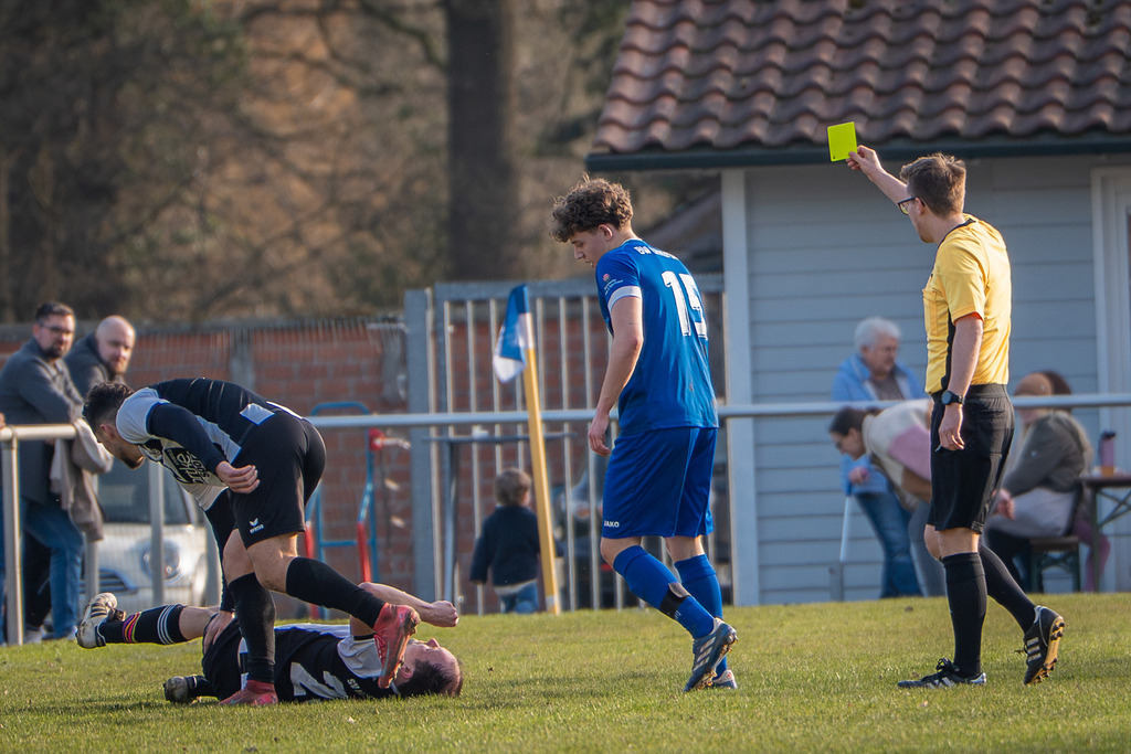 Fußball I Herren I Saison 2025-2026 I Kreisliga VEC I 17. Spieltag I BW Langförden - SV Falke Steinfeld I 7509 | Schiedsrichter / Schiri  - Realisiert mit Pictrs.com