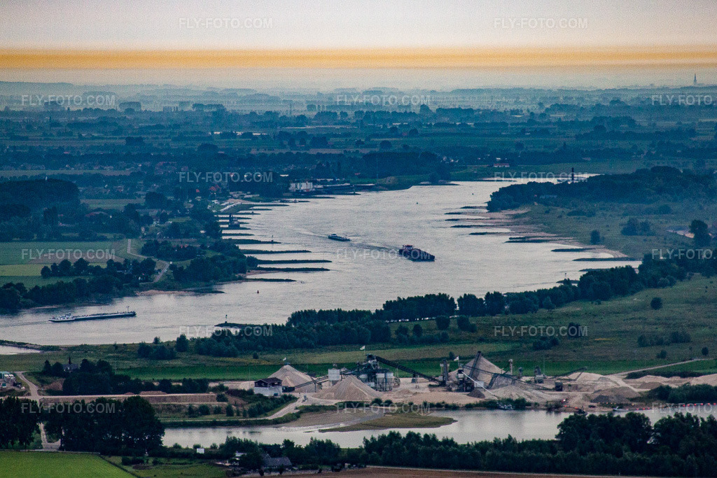 Aerial view: View of the town in Persingen in the state Gelderland, Netherlands.Photo: IMG_44841.jpg taken on 08/21/2011 by Werner Riehm/FLY-FOTO.comResolution of the original: 4530 x 3020 px