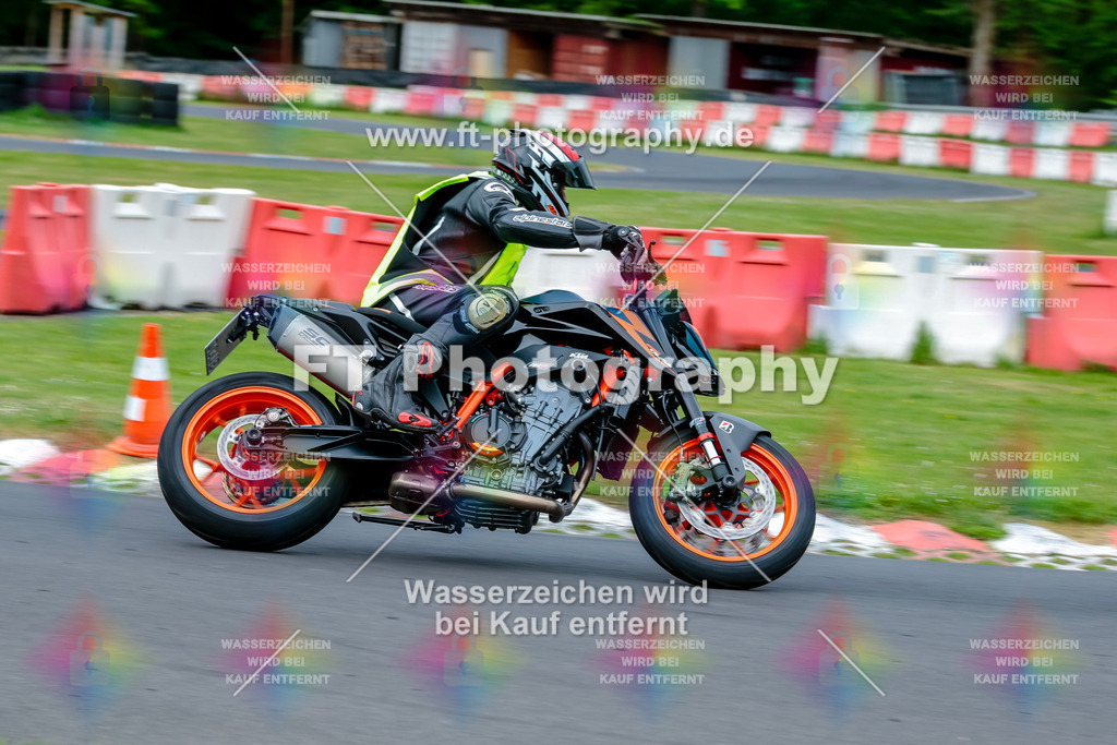 MotoTeamVBK-20294 | Hier findet Ihr Bilder von Touristenfahrten auf der Nürburgring Nordschleife oder von anderen Veranstaltungen die ich besucht habe. Viel Spass beim Durch Schauen 
