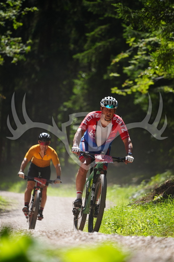 FC102135 | Fotogalerie der Treibjagd im Dunkelwald - Dein MTB Etappenrennen im Erzgebirge - Realisiert mit Pictrs.com