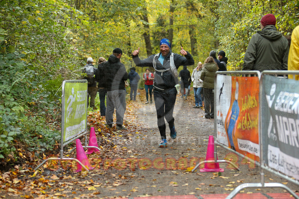 251026_1335_EX1_3678 | Sportfotografie im Rhein-Sieg Kreis, Köln, Bonn, NRW, Rheinland Pfalz, Hessen, etc. Unser Tätigkeitsfeld umfasst den Laufsport vom Volkslauf über den Marathon, Duathlon, Triathon bis zum Ultralauf wie Kölnpfad Ultra oder Schindertrail.