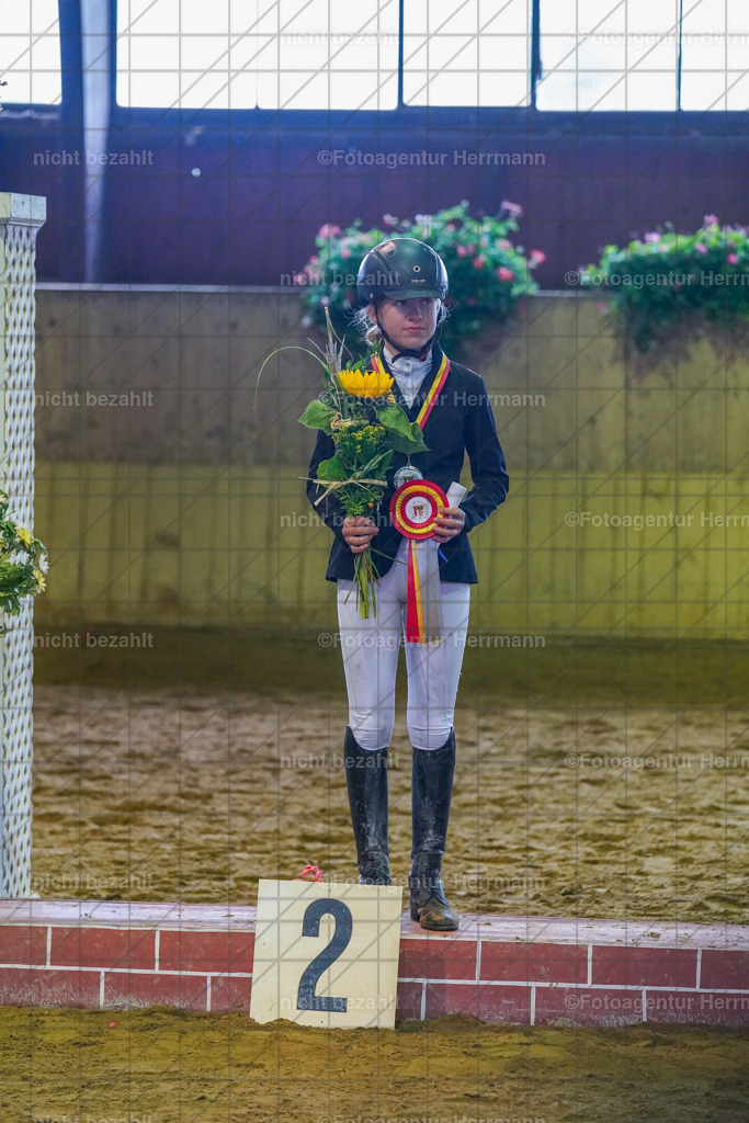 20221002-FAH09605 | Obberbayerische Meisterschaften Vielseitigkeit 2022, Schwäbische Meisterschaften Vielseitigkeit 2022, Mertingen, Schwaben, Bayern, Geländeturnier, Buschreiter, Turnierfotografen Bayern, Fotoagentur Herrmann,  Bayerische Meisterschaften VS Jun. / JR / Pony:, Turnierbilder, Pferdebilder, Turnierfotos, Pferdesortfotografie, Reitsportfotograf, Pferdeshooting