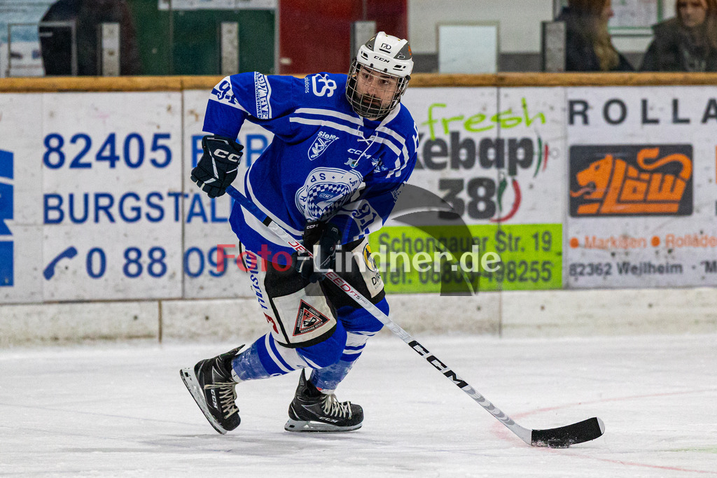 Achtelfinale Spiel 1 SC Forst vs EV Pegnitz ICE DOGS | Eishockey Landesliga Playoffs 2023/2024, Achtelfinale Spiel 1 SC Forst vs EV Pegnitz ICE DOGS, 20240218,
Maximilian MEWES (Nature Boyz 91) in Aktion,
2024-02-18 in Peißenberg (Eisstadion)
91 Maximilian MEWES (Nature Boyz 91)
Copyright: WolfgangxLindner foto-lindner.de