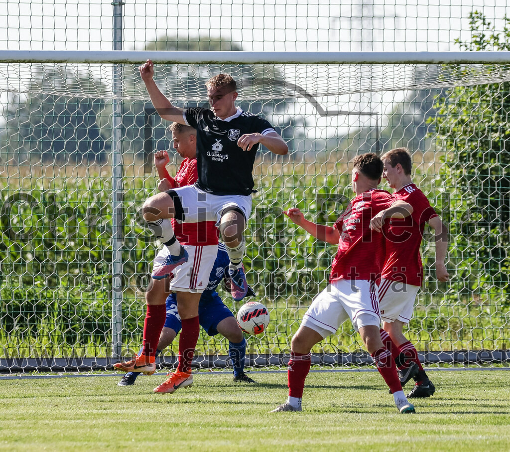2023-08-20_078_TuS_Oberding_gegen_FC_Finsing_II | Oberding, Deutschland, 20.08.2023:
Fußball, Kreisklasse 2023 / 2024, 3. Spieltag, TuS Oberding gegen FC Finsing II, Endergebnis: 1:1

Julian Renz (TuS Oberding, #21), Dominik Scharnagl (FC Finsing, #11)

Foto: Christian Riedel / fotografie-riedel.net