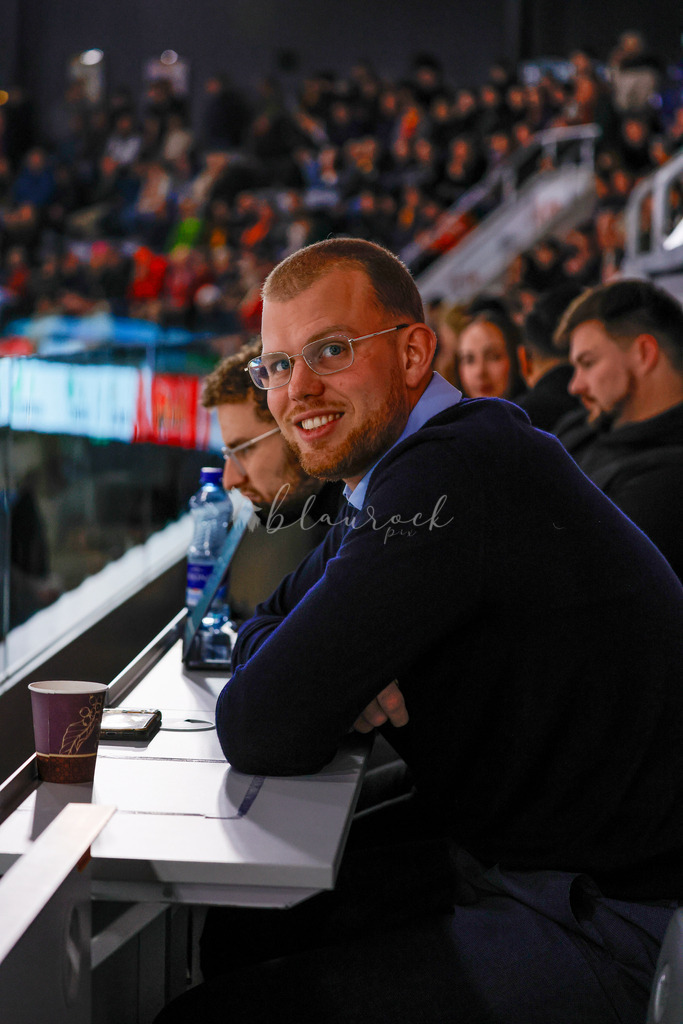 EHCB vs SCB 20260110_wb-3050 | Sportbilder, Sportfotograf, Hochzeits- und Eventfotografin, Flugshows, Portraits und Tiershooting, Aviation, Downhill, Nationalleague, Swissleague, International