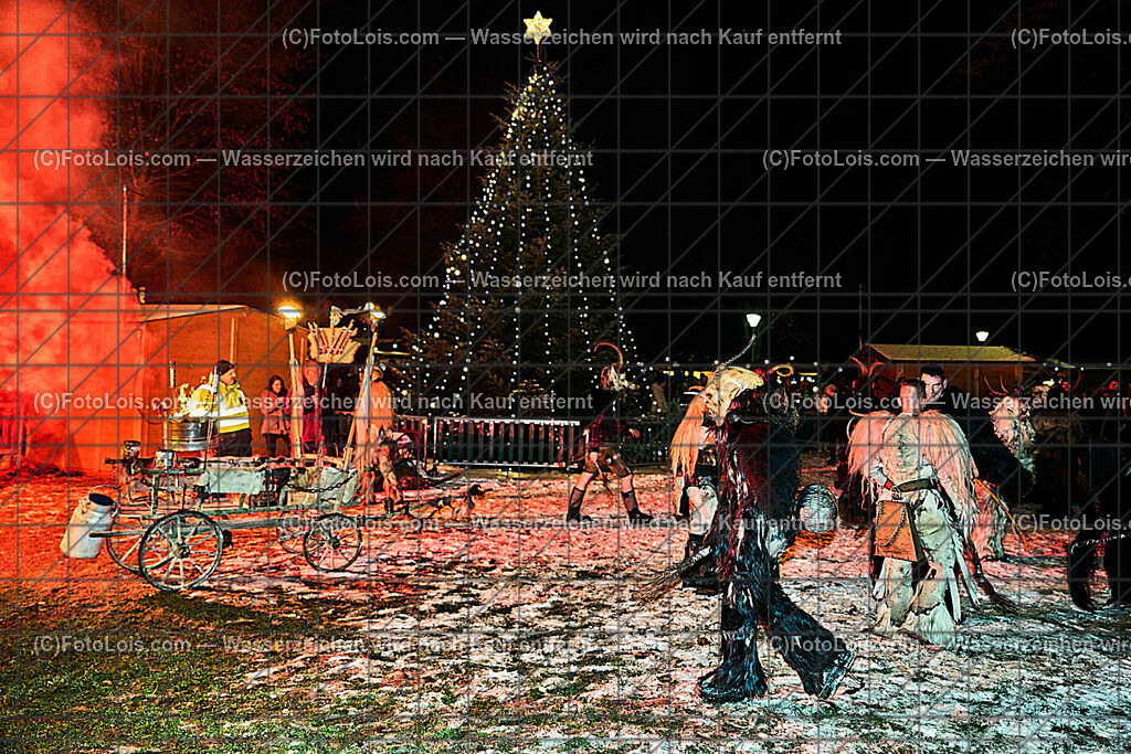 ALP9722_Wieselburger ADVENT_Wintersonnenwende_Perchtenlauf | (C)FotoLois.com, Alois Spandl, Wieselburger Advent, Wintersonnenwendfeier mit Umzug durch die Stadt, Sonnenwendfeuer und Perchtenlauf mit Show im Schlosspark, Mitwirkung der Partnergemeinde EINBECK, Sa 17. Dezmber 2022.