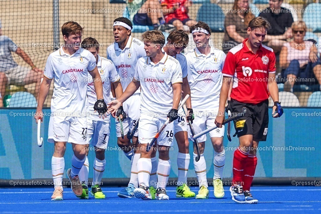 xydrx09082501053 | 09.08.2025, xydrx, Herren EuroHockey Championship 2025, Gruppenphase, Gruppe a, Belgien - Österreich, Sparkassenpark Mönchengladbach: Torjubel nach dem Tor zum 9:1 für die Belgische Feldhockey Nationalmannschaft durch Torschütze Antoine Kina (BEL #24) zusammen mit dem Belgischen Team