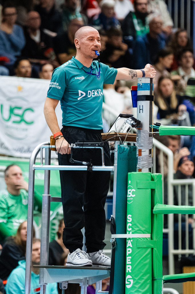 Volleyball, 1. Bundesliga Frauen, Hauptrunde, 8. Spieltag, Saison 2025/2026: USC Münster - Dresdner SC | 1. Bundesliga Frauen, Hauptrunde, 8. Spieltag, Saison 2025/2026, USC Münster empfängt Dresdner SC in der Sporthalle Berg Fidel in Münster. Foto: sportfotografie.ms | Markus Paletta - Realisiert mit Pictrs.com