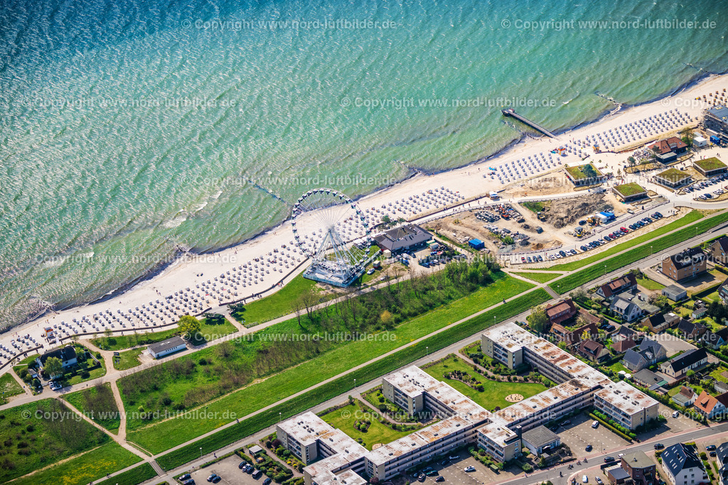 Grömitz_Riesenrad_La_Noria_ELS_0093010524 | GRöMITZ 01.05.2024 Riesenrad" La Noria "am Strand an der Straße Kurpromenade in Grömitz an der Ostseeküste im Bundesland Schleswig-Holstein, Deutschland. // Fair - event location at festival " La Noria " on street Kurpromenade in Groemitz at the baltic sea coast in the state Schleswig-Holstein, Germany. Foto: Martin Elsen