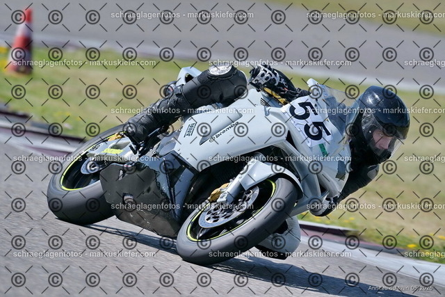 26BT02-0972 | markuskiefer.com - Realisiert mit Pictrs.com