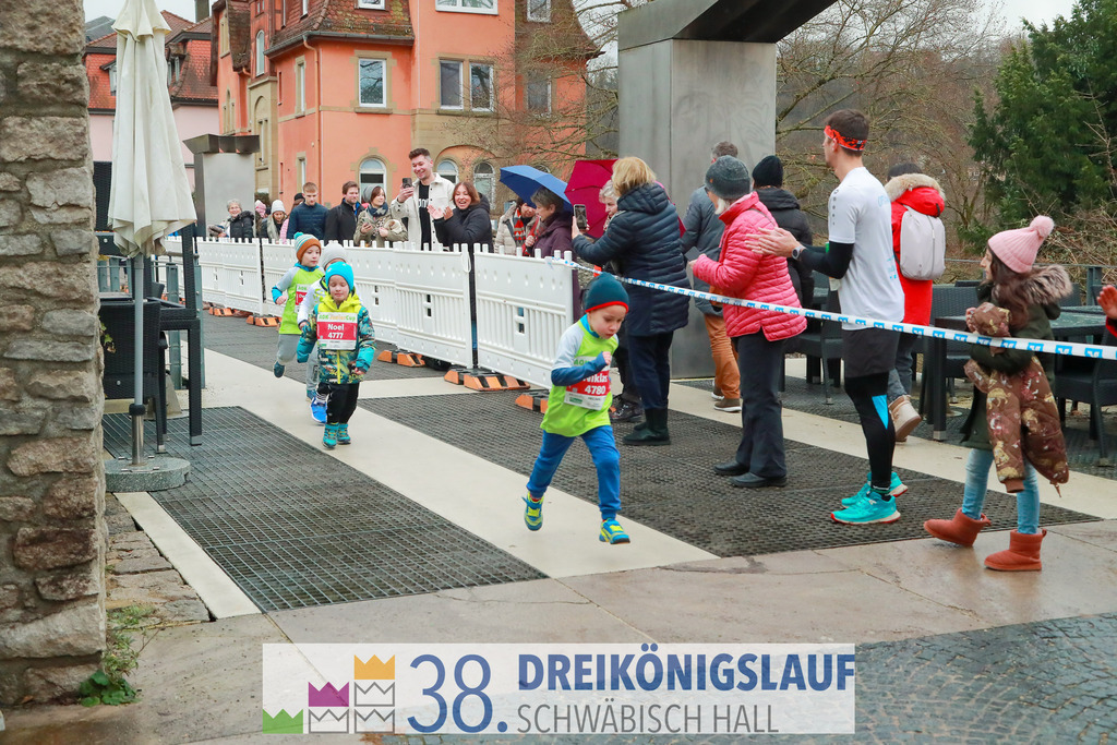400m AOK Junior Cup | 3 Koenigslauf 2024 400m AOK Junior Cup - Realisiert mit Pictrs.com