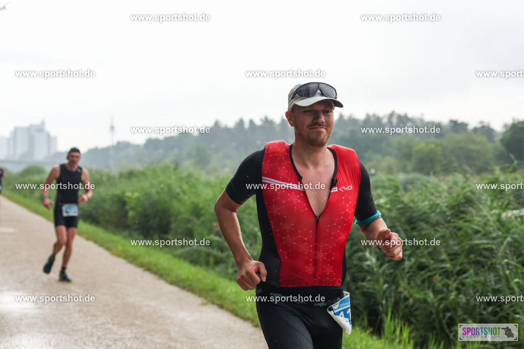 LUR_1095 | 34. M-net Erlanger Triathlon 2025 #erlangertriathlon  #mnettriathlon2025 #mnettriathlon #team #olympischedistanz #mitteldistanz #triathlon #maindonaukanal  #erlangertriathlon2025 #yourpictrs #tv1848 #tv1848erlangen  #triathlonbayern #sportinerlangen #demsportverbunden #sportshot_your_pictrs Copyright: www.sportshot.de