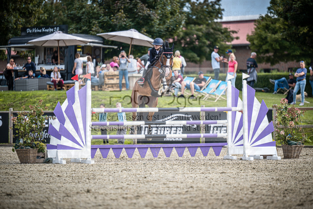 DOS_4086 | Entdecke hochwertige Reitturnierfotos von Foto Oger. Professionell, emotional und authentisch – jetzt Lieblingsmomente im Shop bestellen.Deutschlandweite Turnierfotografie. - Realisiert mit Pictrs.com