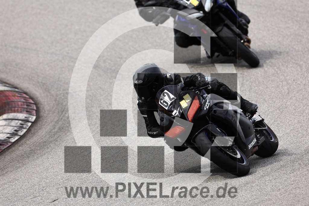 0062-20240714_02807 | Schöne Erinnerungen an spannende Momente - das festzuhalten ist unser Job. PIXELrace.de ist seit 2003 auf den Rennstrecken Europas unterwegs um die Action draußen beim Fahren und die wunderbare Stimmung imm Fahrerlager für euch einzufangen.