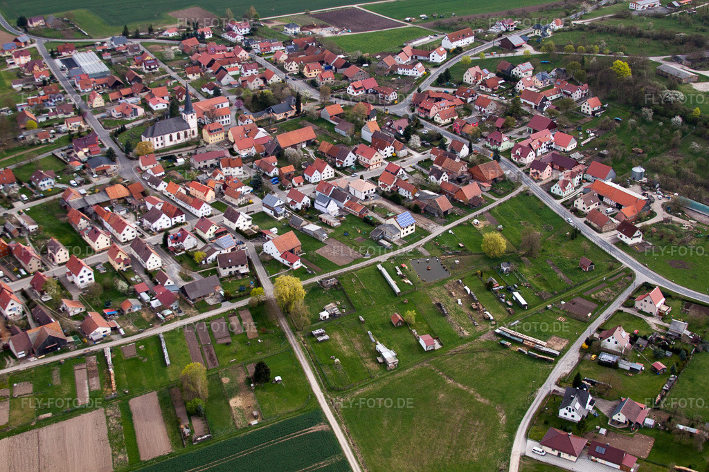 Luftbild: Dorf - Ansicht im Ortsteil Queienfeld in Grabfeld im Bundesland Thüringen in Deutschland. Foto: IMG_64010.jpg vom 04.04.2014 durch Werner Riehm/FLY-FOTO.de