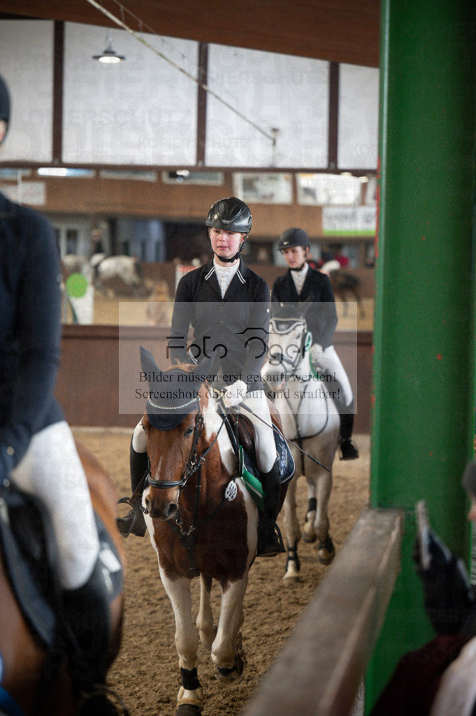 Hallenreittunier Voxtrup 2023 | Entdecke hochwertige Reitturnierfotos von Foto Oger. Professionell, emotional und authentisch – jetzt Lieblingsmomente im Shop bestellen.Deutschlandweite Turnierfotografie. - Realisiert mit Pictrs.com