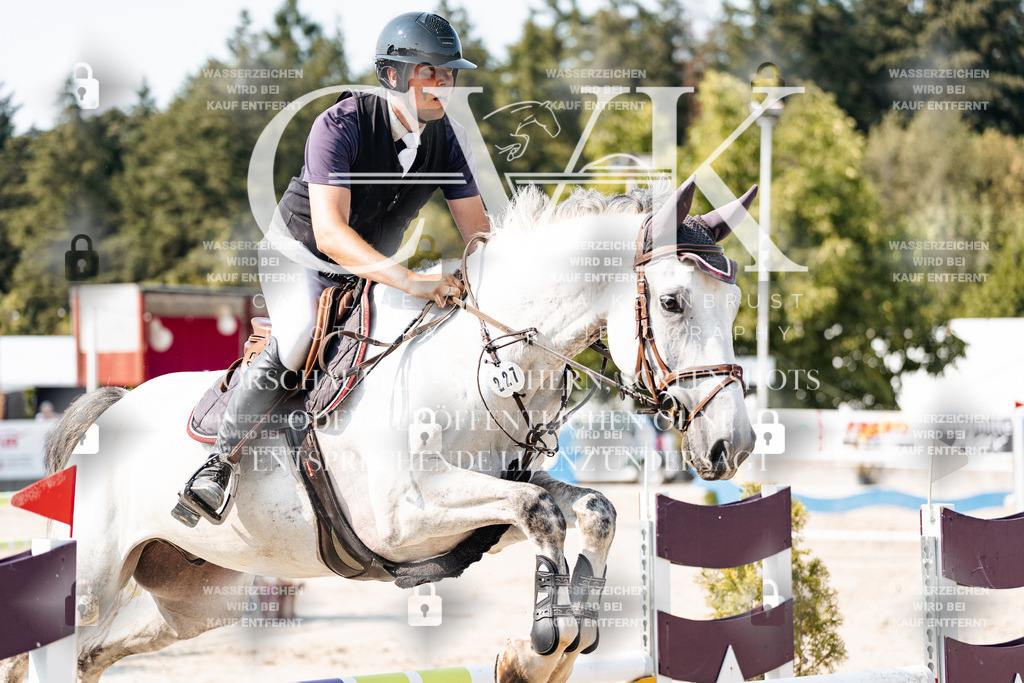 CK902563 | Turnierfotografie Pferdefotografie Trier Rheinland-Pfalz Pferdesport Reitsport Tierfotografie Sportfotografie Pferdevideo Pferdevideografie Equestrianvideography equestrianphotography  - Realisiert mit Pictrs.com