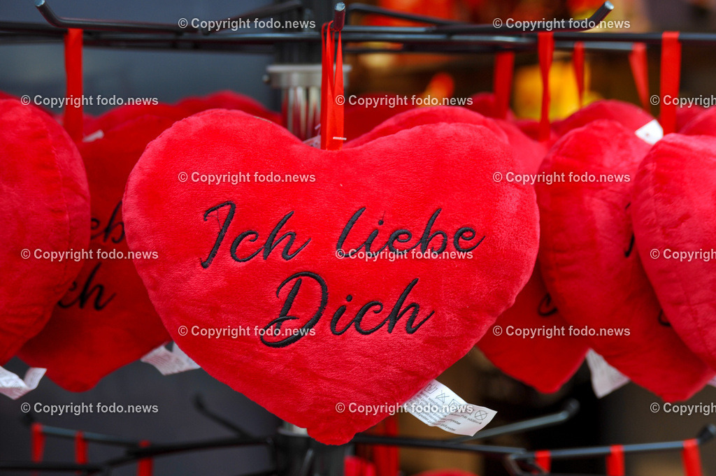 Deutschland_ Baden-Wuerttemberg_ Stuttgart_ 15.02.2025-3 | 15.02.2025, Deutschland, GER, Baden-Wuerttemberg, Stuttgart, im Bild Themenbild, Stadtansichten, Herz, Pluesch, Ich liebe Dich, Geschenk, Feature, Symbolbild