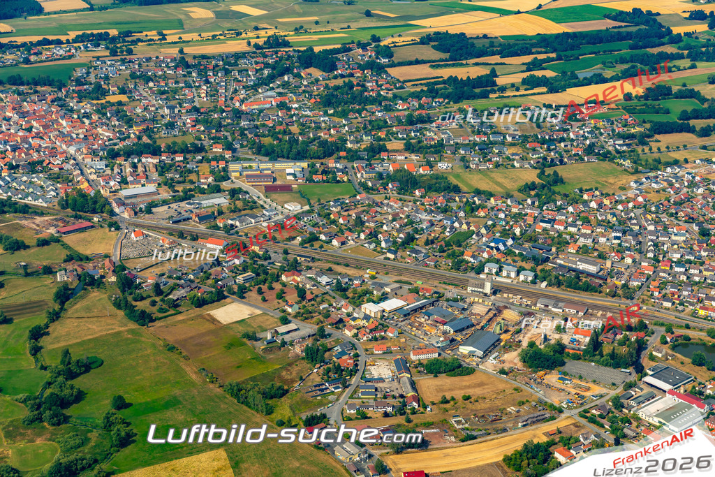 Das Luftbild der Stadt Pressath wurde 2022 vom Flugzeug heraus erstellt (keine Drohnen-Aufnahmen) Aufnahmehöhe ca.450 Meter- hohe Bildauflösung und Druck-Qualität. Garantiert!