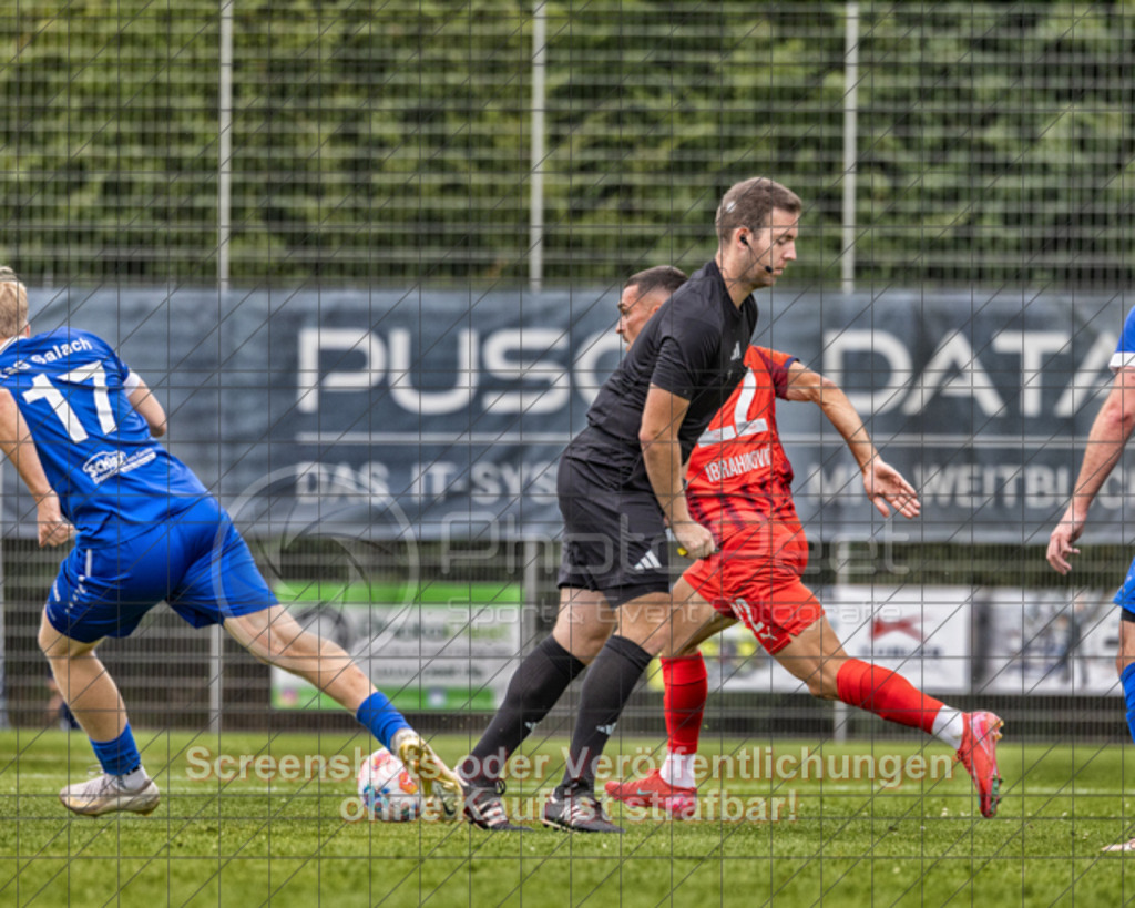 20250706_154226_0873-Bearbeitet-2 | #,TSG Salach (blau) vs. 1.FC Heidenheim (rot), Fußball, Freundschaftsspiel - WfV, Saison 2025/2026, Rasensportplatz, Staufenecker Str. 41, 73084 Salach, 06.07.2025 - 15:30 Uhr,Foto: PhotoPeet-Sportfotografie/Peter Harich