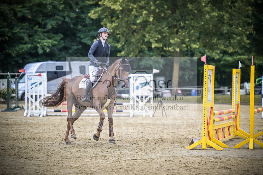DOS_3182 | Entdecke hochwertige Reitturnierfotos von Foto Oger. Professionell, emotional und authentisch – jetzt Lieblingsmomente im Shop bestellen.Deutschlandweite Turnierfotografie. - Realisiert mit Pictrs.com