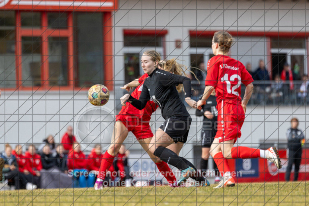 20250223_134428_0377-2 | #,1.FC Donzdorf (rot) vs. TSV Tettnang (schwarz), Fussball, Frauen-WFV-Pokal Achtelfinale, Saison 2024/2025, Rasenplatz Lautertal Stadion, Süßener Straße 16, 73072 Donzdorf, 23.02.2025 - 13:00 Uhr,Foto: PhotoPeet-Sportfotografie/Peter Harich