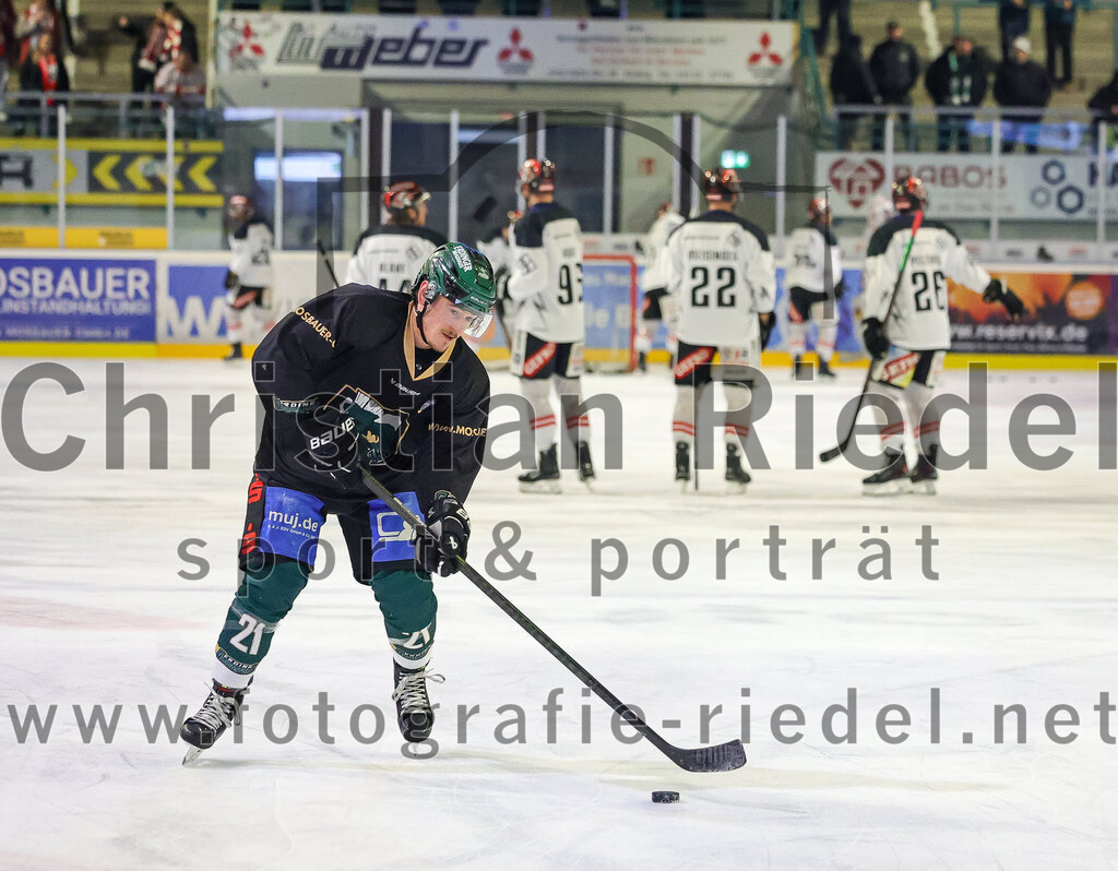 2025-12-14_005_TSV_Erding_gegen_ECDC_Memmingen_Indians | Erding, Deutschland, 14.12.2025:Eishockey, Oberliga Süd 2025 / 2026, 26. Spieltag, TSV Erding gegen ECDC Memmingen Indians, Endergebnis: 1:2Foto: Christian Riedel / fotografie-riedel.net