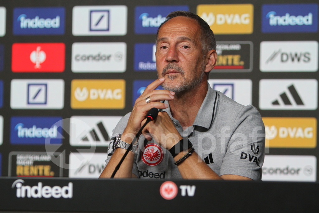 Eintracht Frankfurt Trainer Adi Hütter | Online-Shop | monipfaff.de - Realisiert mit Pictrs.com