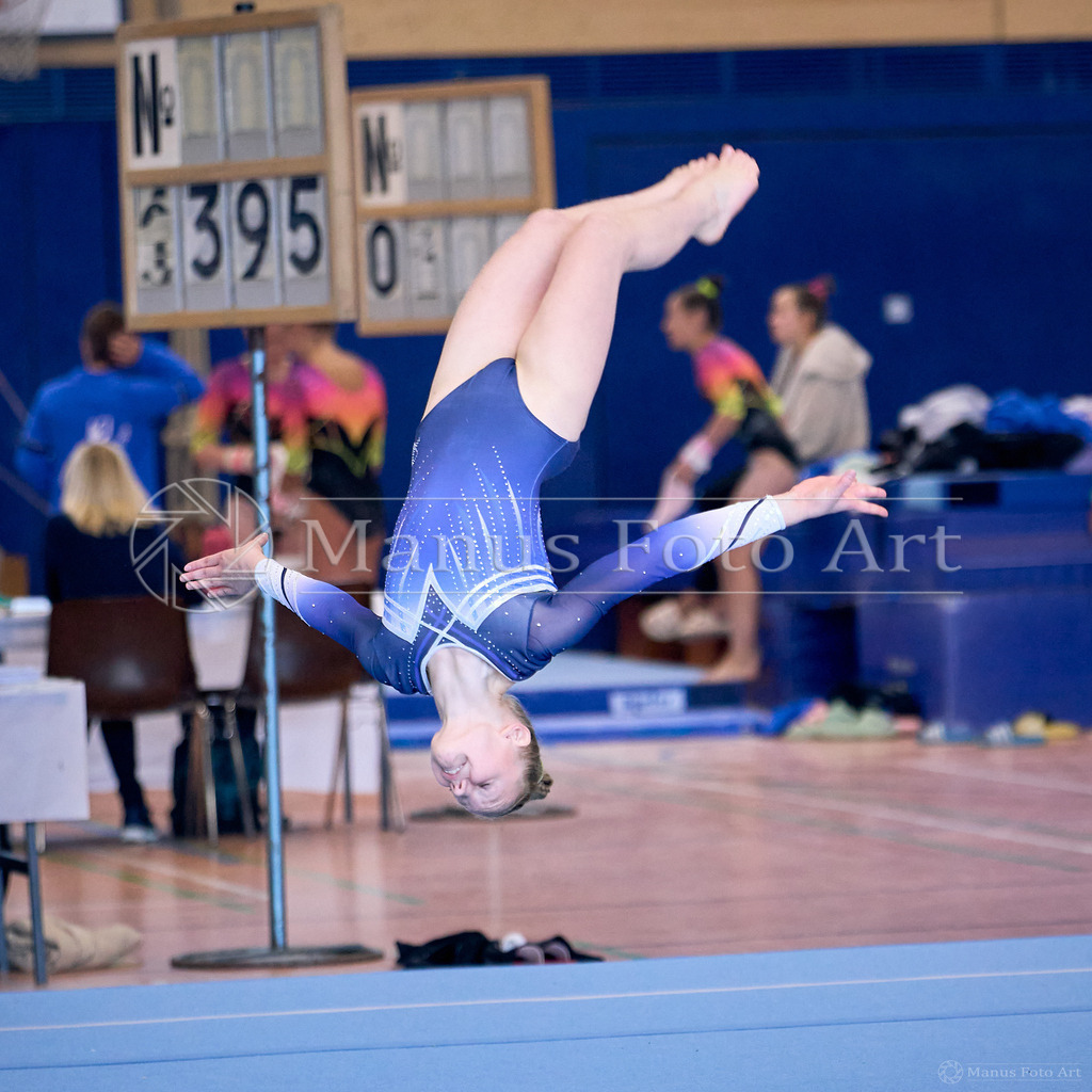 2024-10-06-1-A-DSC01904 | Professionelle Sportfotografie in Hamburg, Schleswig-Holstein und Niedersachsen – spezialisiert auf Rhönrad, Geräteturnen, Leistungsturnen und rhythmische Sportgymnastik. Bundesweite Begleitung von Rhönrad-Events. Jetzt Sport-Fotos - Realisiert mit Pictrs.com