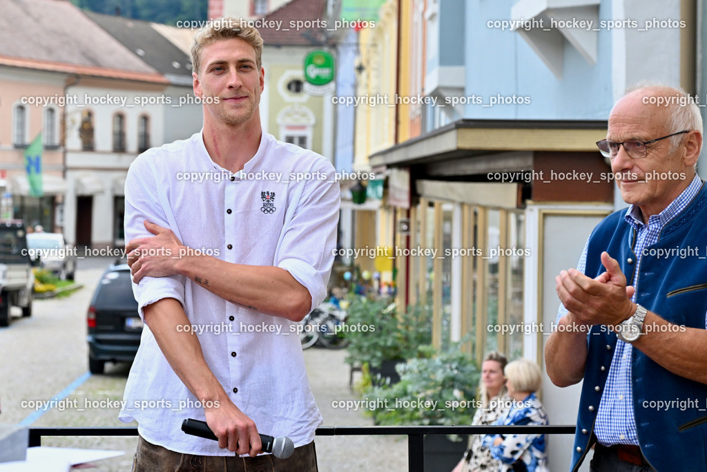 Empfang Heiko Gigler in Gmünd | Vizebürgermeister Trebesing Neuschitzer Hans, Empfang Heiko Gigler in Gmünd, Empfang Heiko Gigler in Gmünd am 14.08.2024 in Gmünd (Hauptplatz Gmünd), Austria, (Photo by Bernd Stefan)