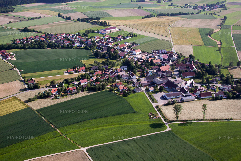 Luftbild: Ortsansicht von Norden im Ortsteil Moosbeuren in Oberstadion im Bundesland Baden-Württemberg in Deutschland. Foto: IMG_67389.jpg vom 08.06.2014 durch Werner Riehm/FLY-FOTO.de