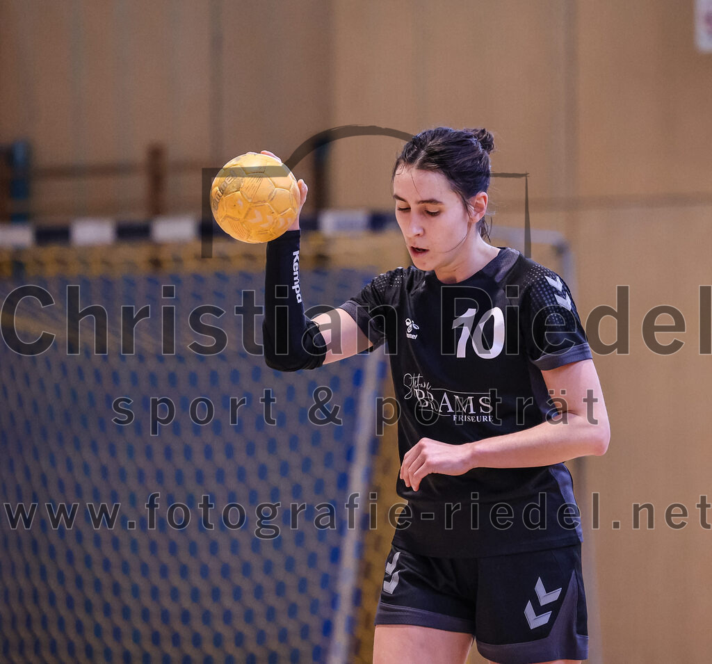 2024-12-14_079_SpVgg_Altenerding_gegen_SVA_Palzing | Erding, Deutschland, 14.12.2024:Handball, Bezirksoberliga Frauen Altbayern 2024 / 2024, 9. Spieltag, SpVgg Altenerding gegen SVA Palzing, Endergebnis: 20:30Veronika Wöhrl (SVA Palzing, #10)Foto: Christian Riedel / fotografie-riedel.net