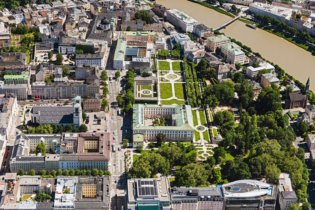 dr__0021643.jpg | SALZBURG 03.06.2019 Gebäudekomplex im Schloßpark von Schloß Mirabell und Andräkirche in Salzburg in Österreich. // Building complex in the park of the castle Mirabell in Salzburg in Austria. Foto: Daniel Reiter