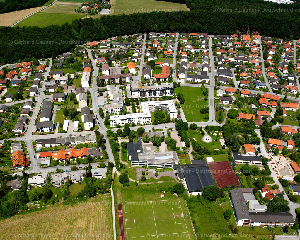 2600509 | GENDORF 09.06.2006 Wohngebiet einer Einfamilienhaus- Siedlung  in Gendorf im Bundesland Bayern, Deutschland // Single-family residential area of settlement  in Gendorf in the state Bavaria, Germany Foto: Gerhard Launer