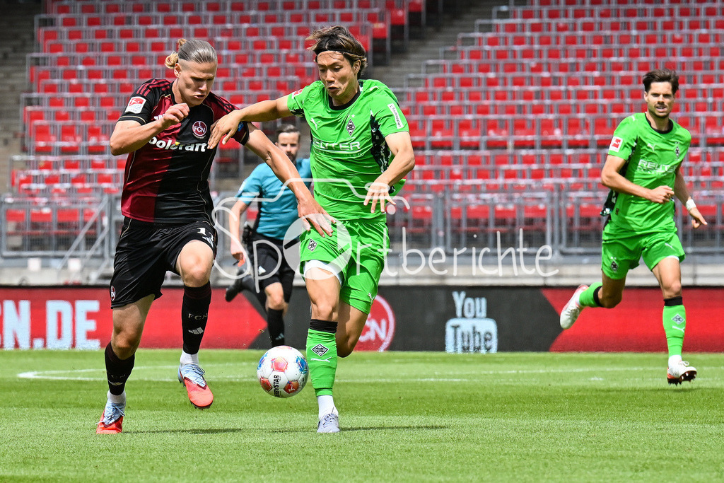 1. FC Nürnberg - Borussia Mönchengladbach | im Duell Artem STEPANOV (1. FC Nuernberg 11) und Kou ITAKURA (Borussia Moenchengladbach 3) / Zweikampf / Testspiel: 1. FC Nuernberg - Borussia Mönchengladbach, Max-Morlock Stadion am 26.07.2025 / DFL REGULATIONS PROHIBIT ANY USE OF PHOTOGRAPHS AS IMAGE SEQUENCES AND/OR QUASI-VIDEO