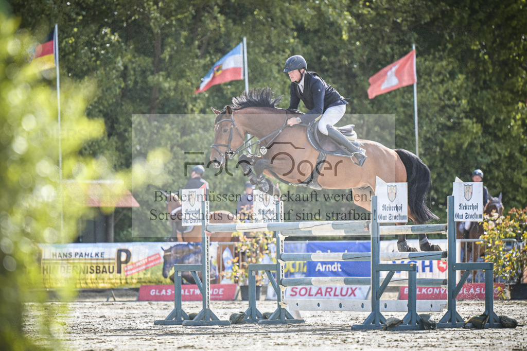 DOS_9985 | Entdecke hochwertige Reitturnierfotos von Foto Oger. Professionell, emotional und authentisch – jetzt Lieblingsmomente im Shop bestellen.Deutschlandweite Turnierfotografie. - Realisiert mit Pictrs.com