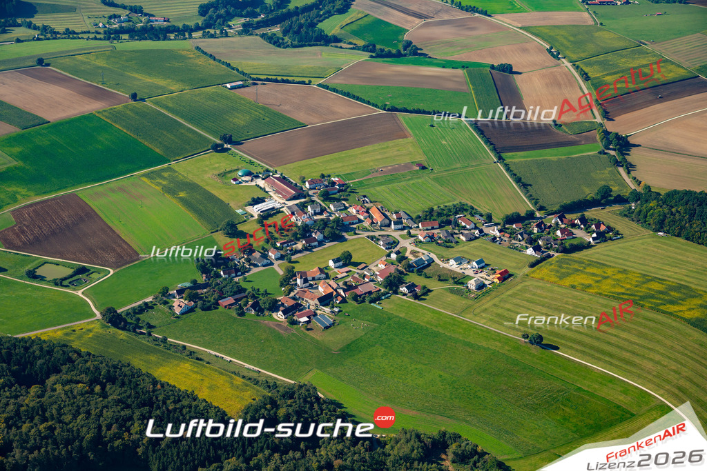 Die Luftaufnahme Burgmannshofen - Marxheim wurde 2021 mittels Flugzeug (keine Drohne) erstellt. Hohe Auflösung -für große Poster und Wandbilder geeignet!