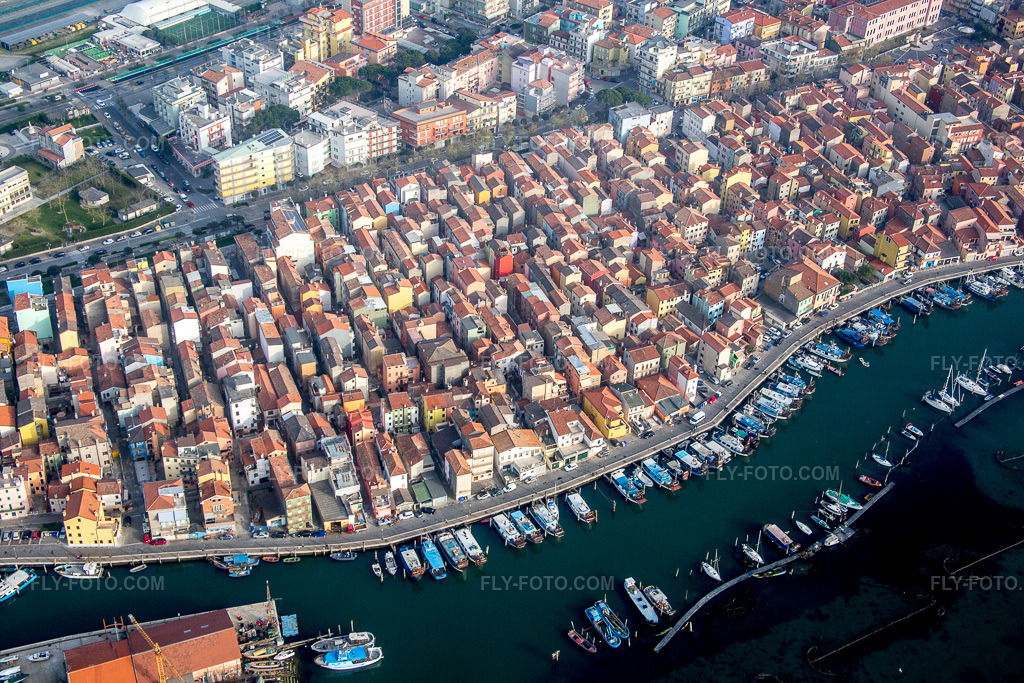 Aerial view: View of the town in Chioggia in the state Veneto, Italy. – Photo: IMG_087580.jpg taken on 04/06/2016 by Werner Riehm/FLY-FOTO.com – Resolution of the original: 5472 x 3648 px