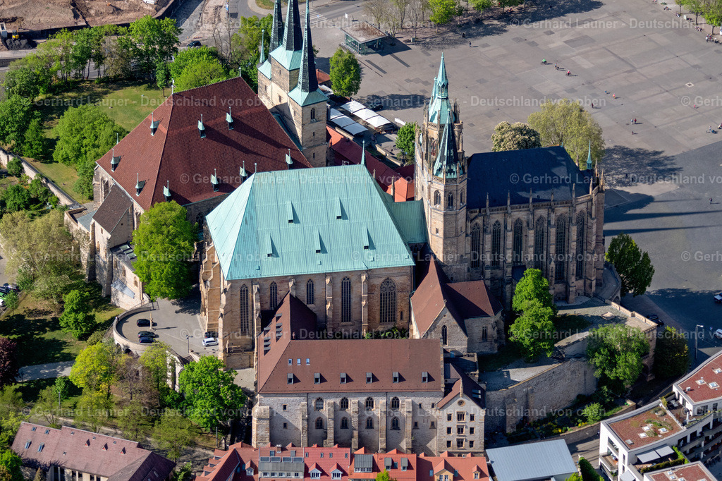 4025628 | ERFURT 06.05.2020 Kirchengebäude des Domes des Erfurter Dom im Ortsteil Altstadt in Erfurt im Bundesland Thüringen, Deutschland. Weiterführende Informationen bei: Kath. Pfarramt Dom St. Marien. // Church building of the cathedral of of Erfurter Dom in the district Altstadt in Erfurt in the state Thuringia, Germany. Further information at: Kath. Pfarramt Dom St. Marien. Foto: Gerhard Launer