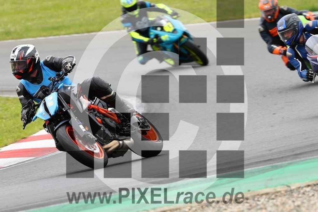 0015-20240610_12172 | Schöne Erinnerungen an spannende Momente - das festzuhalten ist unser Job. PIXELrace.de ist seit 2003 auf den Rennstrecken Europas unterwegs um die Action draußen beim Fahren und die wunderbare Stimmung imm Fahrerlager für euch einzufangen.