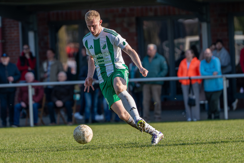 Fußball I Herren I Saison 2025-2026 I Bezirksliga Weser-Ems 4 I 24. Spieltag I TuS Lutten - TuS Frisia Goldenstedt I 13653 | jns.sportfotos - Realisiert mit Pictrs.com