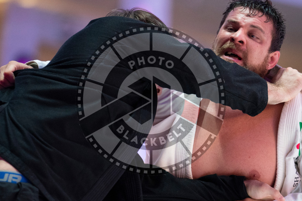 20231108PBB1342 | Fighters compete during the AJP World Professional Championship in the Mubadala Arena in Abu Dhabi, Arab United Emirates, on November 8, 2023.