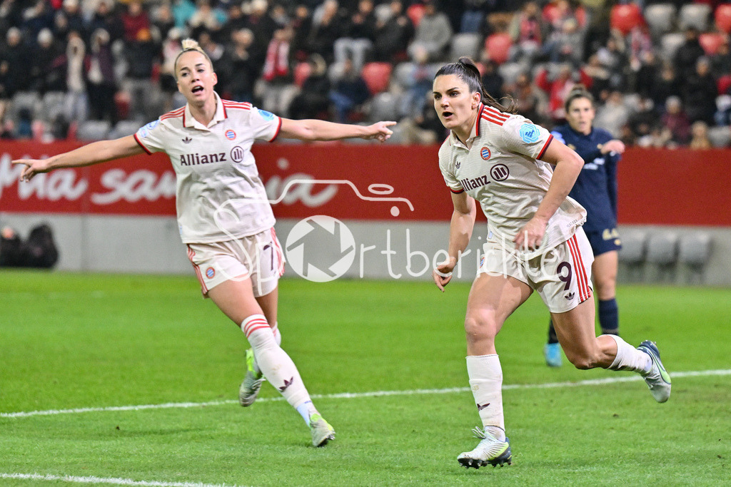 FC Bayern München Frauen - Juventus Turin Frauen | Jubel nach dem Treffer zum 1-0 fuer die FCB Frauen durch Jovana DAMNJAVOVIC (FCB #9) / Freude / Happy / Tor / Torschuetzin / Womens Champions League: FC Bayern Frauen - Juventus FC, FC Bayern Campus am 12.12.2024