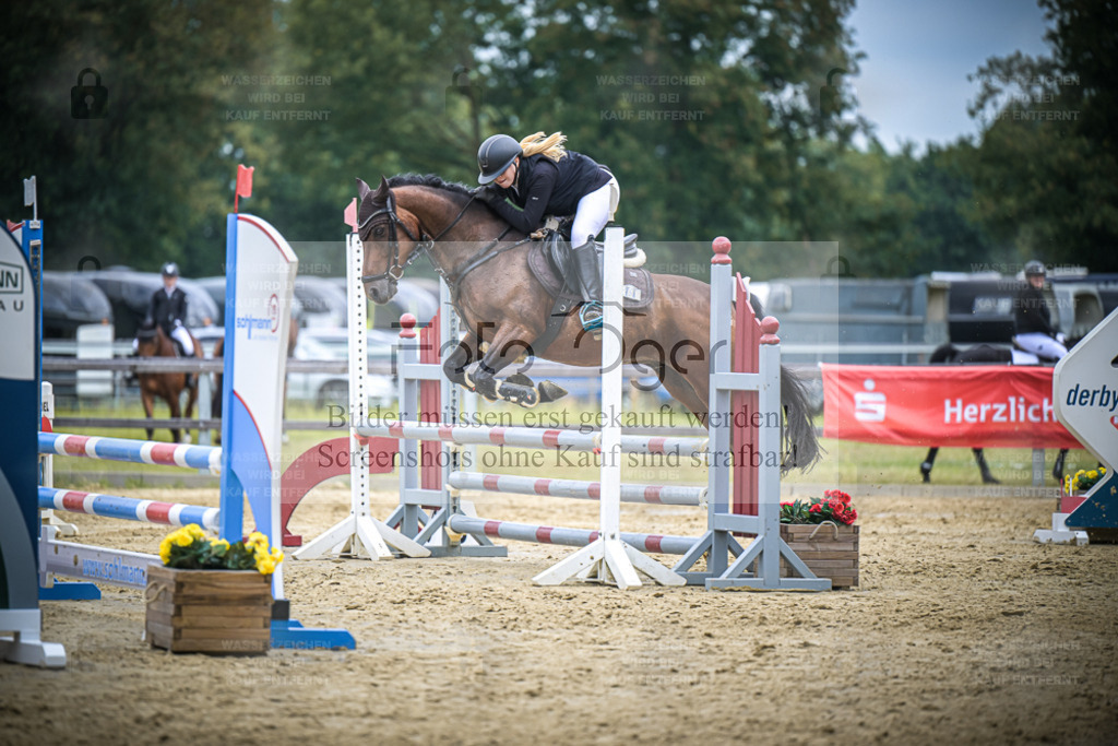 DOS_7080 | Entdecke hochwertige Reitturnierfotos von Foto Oger. Professionell, emotional und authentisch – jetzt Lieblingsmomente im Shop bestellen. - Realisiert mit Pictrs.com