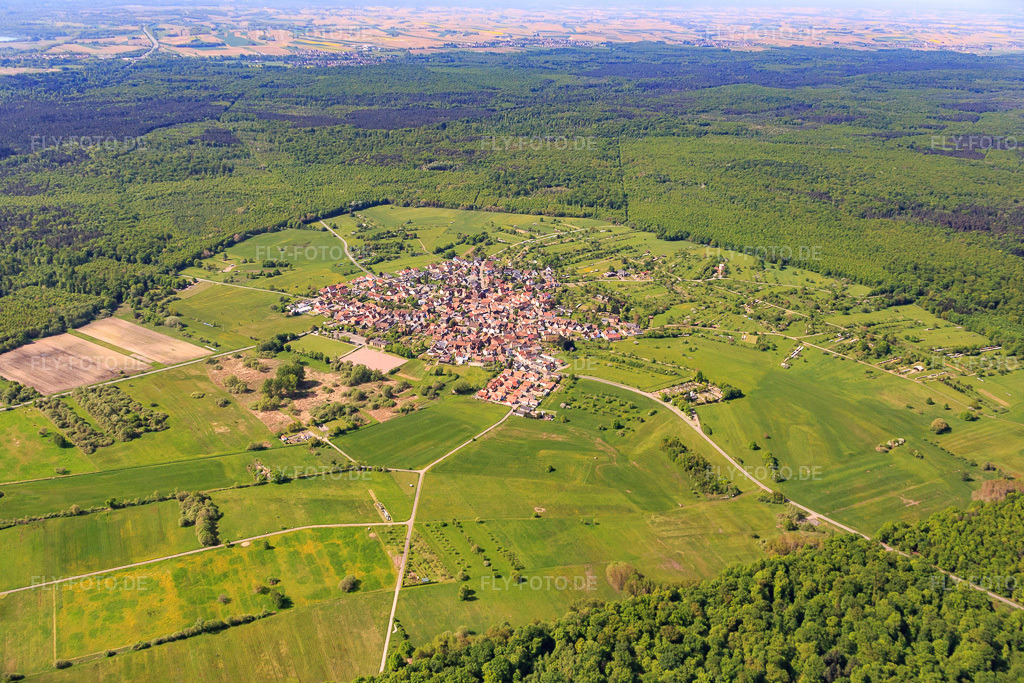 Luftbild: Ortsansicht von Osten im Ortsteil Büchelberg in Wörth im Bundesland Rheinland-Pfalz in Deutschland. Foto: IMG_078370.jpg vom 08.05.2015 durch Werner Riehm/FLY-FOTO.de